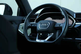 Audi Q3 Audi Q3 35 TFSI / 3x S-Line / 150PK / Automaat / Navi / Matrix LED / Keyless / 19