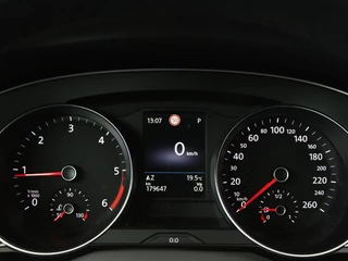 Volkswagen Passat Volkswagen Passat 2.0 TDI Comfort Business | Stoelverwarming |  Camera | Adaptive cruise | Carplay | Massage | Navigatie | Full LED | Parkeerhulp - afbeelding nr 30