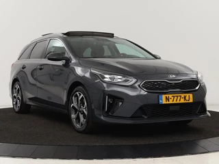 Kia Ceed Kia Ceed 1.6 GDI PHEV ExecutiveLine | Panoramadak |  Stoelventilatie | Trekhaak | Leder | Camera | Adaptive cruise | Keyless | Full LED | Stuur & achterbankverwarming | Carplay | Navigatie - afbeelding nr 40