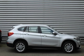 BMW X1 BMW X1 sDrive18i 141pk AUTOMAAT NL-Auto 74.942km Clima Cruise Navi Camera HUD Keyless El. Klep 17