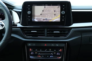 Volkswagen T-Roc Volkswagen T-Roc 1.5 TSI / 3x R-Line / Black Style / 150PK / DSG / Navi / Camera / VC / Trekhaak / 18