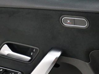 Mercedes-Benz A-Klasse Mercedes-Benz A-Klasse 180 AMG Sport [SCHUIFKANTELDAK, APPLE CARPLAY, ANDROID, HALF LEDER, CAMERA, STOELVERWARMING, PDC V+A, CRUISE, NIEUWSTAAT] - afbeelding nr 11