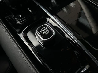 Volvo V60 Volvo V60 2.0 T6 Plug-in hybrid AWD Plus Dark - afbeelding nr 33