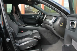 Volvo XC60 Volvo XC60 T8 Recharge AWD R-Design | Panoramadak | Parkeercamera | 20 Inch Velgen | Glossy Black | Keyless - afbeelding nr 19