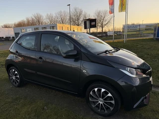 Toyota Aygo Toyota Aygo 1.0 VVT-i x-play - NAVI/AIRCO/CAMERA/LED/NAP - afbeelding nr 18