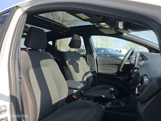 Ford Fiesta Ford Fiesta 1.0 EcoB ST-Line X Pano/Winterpakket/Apple-Carplay - afbeelding nr 12