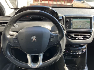 Peugeot 208 Peugeot 208 1.2 PureTech Allure 110 pk | dealer onderhouden | navigatie | trekhaak | climate | apple carplay | parkeersens. - afbeelding nr 19