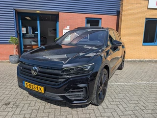 Volkswagen Touareg 3.0 TSI R-LINE, Plug-in Hybride, Soft close, Trekhaak, Panodak, BOMVOL!