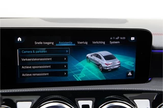 Mercedes-Benz CLA Mercedes-Benz CLA 180 AMG Widescreen, Sfeerverlichting, Camera, 19