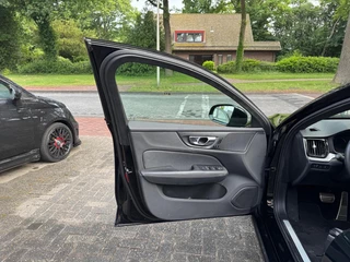 Volvo V60 Volvo V60 2.0 T6 Recharge AWD R-Design R-Design/Airco/Lichtmetalen velgen/Stoelverw. - afbeelding nr 8