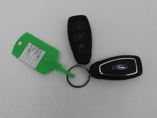 Ford Focus Ford Focus 1.0 EcoBoost ST Line | Stoel & stuurverwarming |  Carplay | Navigatie | Climate control | Parkeerhulp | Cruise control | Bluetooth - afbeelding nr 12