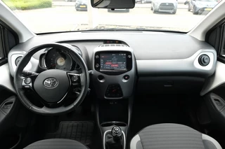 Toyota Aygo Toyota Aygo 1.0 VVT-i x-Joy Handgeschakeld | Automatische airconditioning | - afbeelding nr 3