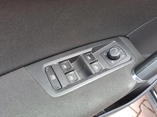 Volkswagen Touran | Automaat | Navi | Trekhaak | Stoel- en stuurverwarming | ACC | LED | - afbeelding nr 33