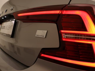 Volvo S60 Volvo S60 T6 PLUG-IN HYBRID LONG RANGE PLUS DARK SCHUIFDAK 19INCH HARMAN K - afbeelding nr 36