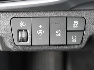 Kia Stonic - Navigatie - Camera - Climate control - Privacy glass - Keyless entry - Fabrieksgarantie tot 05-2029 - afbeelding nr 23
