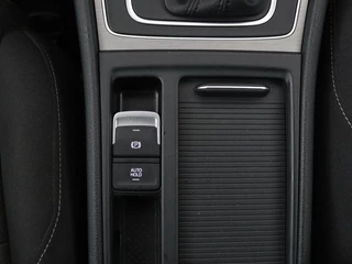 Volkswagen Golf Volkswagen Golf 1.0 TSI Business Edition Connected | Automaat |  Camera | Navigatie | Trekhaak | Climate control | Sportstoelen | Cruise control | Parkeerhulp | Bluetooth - afbeelding nr 8
