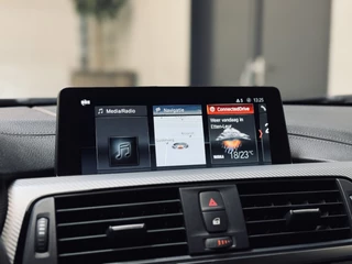 BMW 3 Serie BMW 3 Serie Touring 320i Edition M-Sport | Leder | NaviProf | CarPlay - afbeelding nr 15