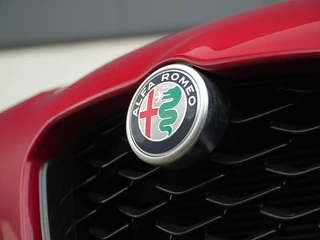 Alfa Romeo Giulia Alfa Romeo Giulia 2.0 Turbo 280 PK Competizione Q4 AWD | Harman | Veloce | 19
