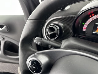 Smart Fortwo Aut. *PANO | FULL-LED | FULL-LEATHER | NAVI-FULLMAP | CAMERA | BRABUS-WHEELS | AMBIENT-LIGHT | AIRCO | PDC | CRUISE | DAB | CARPLAY | COMFORT-SEATS | 16''ALU* - afbeelding nr 20