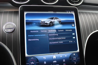Mercedes-Benz C-Klasse Mercedes-Benz C-Klasse 180 AMG Line / Camera / Leder&Alcantara / 18'' / Navigatie / DAB / Dodehoek / Stoelverwarming / Cruise Control - afbeelding nr 24