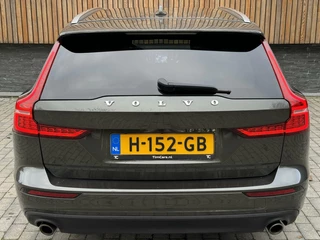 Volvo V60 Volvo V60 2.0 T6 Twin Engine AWD 253pk | Comfortstoelen leer | Stoelverwarming | Navigatiesysteem | Trekhaak uitklapbaar | 18 inch lichtmetalen velgen | Apple CarPlay | LED verlichting | Getint glas achter | Parkeersensoren achter - afbeelding nr 50