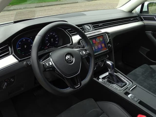 Volkswagen Passat Volkswagen Passat Variant TSI GTE 217PK DSG Highline / R-Line / LED - afbeelding nr 11