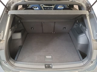 Volkswagen Tiguan Volkswagen Tiguan 1.5 eTSI 150pk DSG/AUT R-Line Wegklapbare trekhaak, Panoramadak, 360 camera - afbeelding nr 22