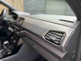 Volkswagen T-Cross Volkswagen T-Cross 1.0 TSI R-line Automaat | LED | Trekhaak |  Getint glas | Climate control | Cruise control adaptief | Lane assist | Dode hoek detectie | DAB | Navigatiesysteem | Inklapbare spiegels | Parkeersensoren voor en achter - afbeelding nr 50