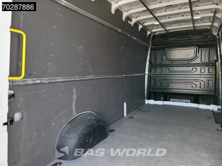 Volkswagen Crafter Volkswagen Crafter 140pk L4H3 Trekhaak Airco Cruise Camera Parkeersensoren Euro6 L3H2 15m3 Airco Trekhaak - afbeelding nr 8