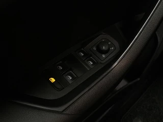 Škoda Karoq Skoda Karoq 1.0 TSI Ambition Sport (APPLE CARPLAY,NAVI,LED,CRUISE,CAMERA,CLIMATE,GETINT,SPORTSTOELEN,PDC,NETTESTAAT) - afbeelding nr 13