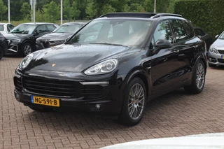 Porsche Cayenne Porsche Cayenne 3.0 S E-Hybrid / Panoramdak / Camera / 20'' / Luchtvering / Bose / Sportchrono / Stuurverwarming / Leder / Stoelverwarming / Cruise Control - afbeelding nr 6