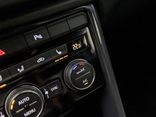 Volkswagen T-Roc Volkswagen T-Roc 1.5 TSI Sport 150Pk (VIRTUAL COCKPIT, APPLE CARPLAY, GROOT NAVI, CAMERA, LED KOPLAMPEN, SPORTSTOELEN, ADAPTIVE CRUISE, MODE KNOP, STOELVERWARMING, NIEUWE APK, NIEUWSTAAT) - afbeelding nr 11