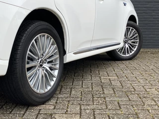 Mitsubishi Outlander Mitsubishi Outlander 2.4 PHEV Instyle 225 pk 4WD AUT. | 1e eigenaar | dealer onderhouden | leder interieur | trekhaak | navigatie - afbeelding nr 10