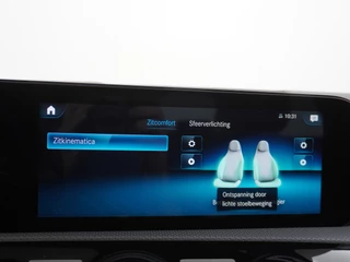 Mercedes-Benz A-Klasse Mercedes-Benz A-Klasse 250e AMG // Panoramadak // Memory // Trekhaak // Keyless // Carplay // Sfeerverlichting // MultiBeam LED // Night Pakket // Augmented Reality - afbeelding nr 32