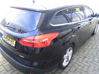 Ford Focus Ford Focus Wagon 125pk Titanium winterpakket-privacyglass-navi touchscreen - afbeelding nr 5