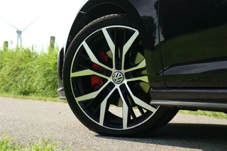 Volkswagen Golf Volkswagen Golf 7.5 GTI DSG / Vol Opties! / 230PK! / DSG / ACC / Pano / Virtual Cockpit / Camera / Keyless / Navi / 19