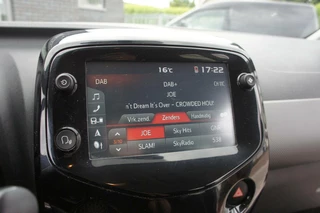 Peugeot 108 Peugeot 108 1.0 e-VTi 72pk Automaat Clima|Camera|CarPlay|Velgen - afbeelding nr 7