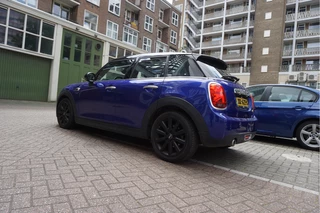 MINI Cooper MINI Cooper Mini 1.5 Pepper | NL AUTO | HUD | Sportinterieur (leer/ stof/ stoelverwarming) | Apple Carplay | Sfeerverlichting | 17inch | LED pakket | Keyless GO/ ENTRY | DUAL ZONE CLIMATE | Bonnet Stripes | Zwart dak | Front- achterspoiler - afbeelding nr 44