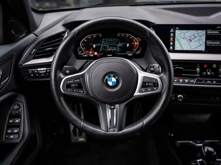 BMW 1 Serie BMW 1-serie 120i|PANO|H&K|M-PAKKET|KUIPSTOELEN|CAMERA|19'' - afbeelding nr 9
