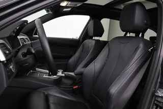 BMW 3 Serie BMW 3-serie 318i M Sport | Panoramadak | Leder |  Stoelverwarming | Camera | Sportstoelen | Navigatie | Climate control | Dodehoek detectie | Park Assist | Full LED - afbeelding nr 5