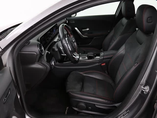 Mercedes-Benz A-Klasse Mercedes-Benz A-klasse 180d AMG | 36.600km NAP | Panoramadak | Stoelverwarming | Carplay | Camera | Full LED | Navigatie | Leder/Alcantara | Widescreen - afbeelding nr 4