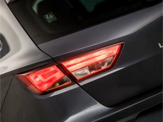 SEAT Leon SEAT Leon ST 1.5 TSI Sport 150Pk Automaat (NAVIGATIE, CLIMATE, CAMERA, KEYLESS, SPORTSTOELEN, TREKHAAK, PARKEERSENSOREN, CRUISE, NIEUWSTAAT) - afbeelding nr 25