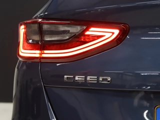 Kia Ceed Kia Ceed 1.0 T-GDi DynamicPlusLine [CARPLAY, CRUISE CONTROL, STOEL EN STUURVERWARMING, HALF LEDER, CAMERA, PDC ACHTER, CLIMATE CONTROL, NAVIGATIE, NIEUWSTAAT] - afbeelding nr 24