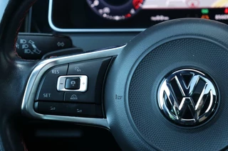 Volkswagen Golf Volkswagen Golf 7.5 GTI DSG / Vol Opties! / 230PK! / DSG / ACC / Pano / Virtual Cockpit / Camera / Keyless / Navi / 19