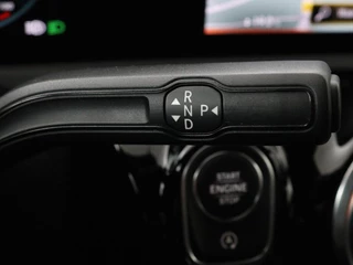 Mercedes-Benz A-Klasse Mercedes-Benz A-klasse 200 Business Solution AMG | Panoramadak |  Stoelverwarming | Trekhaak | Matrix LED | Memory | Carplay | Keyless | Camera | Sfeerverlichting | Leder/Alcantara | Park Assist - afbeelding nr 19