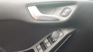 Ford Fiesta Ford Fiesta 1.0 Ecoboost Titanium CLIMA/CRUISE/RADIO DAB/NAVI/PDC+CAMERA/LMV/ENZ - afbeelding nr 24