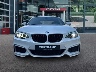 BMW 2 Serie BMW 2 Serie 218i M-PAKKET NAVI/LEDER/CRUISE/PDC/STOELVERW - afbeelding nr 2