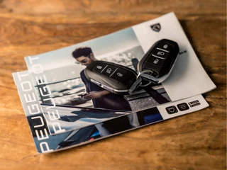 Peugeot 208 Peugeot 208 1.2 PureTech Allure Deluxe (VIRTUAL COCKPIT, APPLE CARPLAY, GROOT NAVI, 360 CAMERA, LEDER, SPORTSTOELEN, GETINT GLAS, LM VELGEN, CRUISE, KEYLESS, NIEUWE APK, NIEUWSTAAT) - afbeelding nr 18