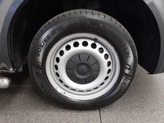 Volkswagen Transporter Volkswagen Transporter 2.0 TDI L1H1 Airco Cruise control Trekhaak Parkeersensoren 3-zits Sidebars Euro6 - afbeelding nr 31