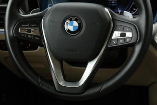 BMW 3 Serie BMW 3-serie 330e eDrive Edition | Adaptive cruise | Leder |  Stoelverwarming | Harman/Kardon | Keyless | Carplay | Live Cockpit | Navigatie | Full LED | Achterbankverwarming - afbeelding nr 8